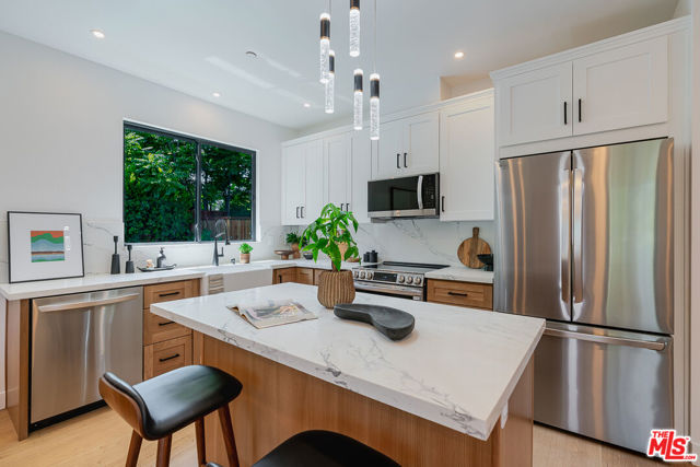 11559 La Maida Street, Valley Village CA: https://media.crmls.org/mediaz/9c1e3925-ce00-427d-aefb-36f5b643bb5d.jpg