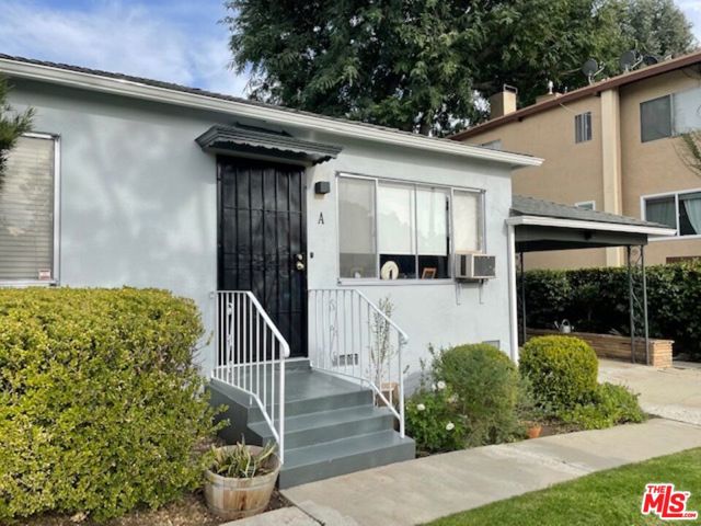 1533 Yale Street, Santa Monica CA: https://media.crmls.org/mediaz/9c1fa2bd-b851-46f4-83ae-ecfe83278c85.jpg