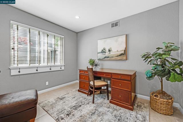 60 Rainbow Cir, Danville CA: https://media.crmls.org/mediaz/9c2006cf-be0c-4398-9fb1-ab34381adea1.jpg