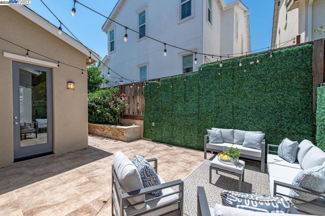 4069 Chalk Hill Way, Dublin CA: https://media.crmls.org/mediaz/9c205352-6925-451c-bb42-2641f78ca0b4.jpg