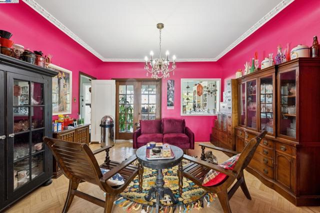 658 30Th Ave, San Francisco CA: https://media.crmls.org/mediaz/9c2066e9-a404-45cb-a935-36f0774dcc11.jpg
