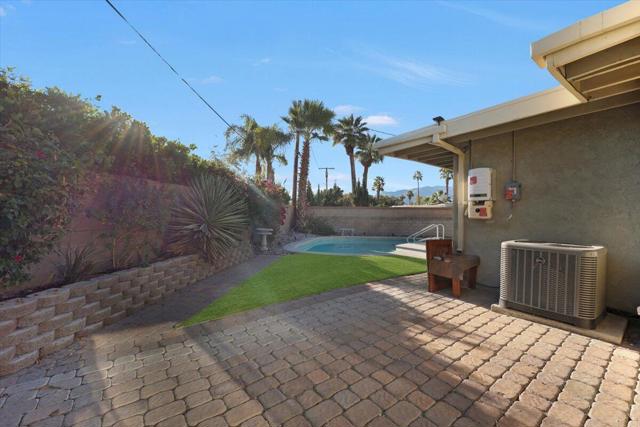 1617 E Paseo El Mirador, Palm Springs CA: https://media.crmls.org/mediaz/9c2145bd-32cd-4d95-a3c2-5b5bc2aa9674.jpg