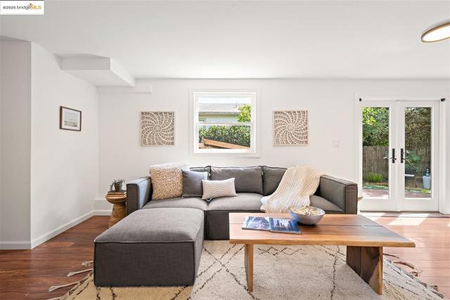 1009 Richmond st, El Cerrito CA: https://media.crmls.org/mediaz/9c21f92c-632e-4ee8-b5cc-702bae0e311f.jpg