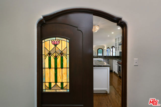 4352 Forman Avenue, Toluca Lake CA: https://media.crmls.org/mediaz/9c227605-5ad4-4da1-aaaa-9fbf0a01ac51.jpg