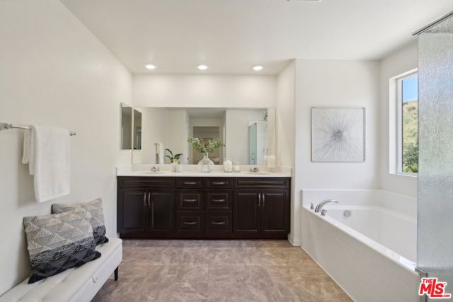 19317 Bension Drive, Santa Clarita CA: https://media.crmls.org/mediaz/9c22917d-e509-4740-bc9d-6ac128072026.jpg