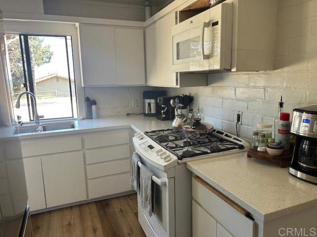 515 Cassou Road, San Marcos CA: https://media.crmls.org/mediaz/9c229605-4b93-42cf-b99f-62cf9f9249de.jpg