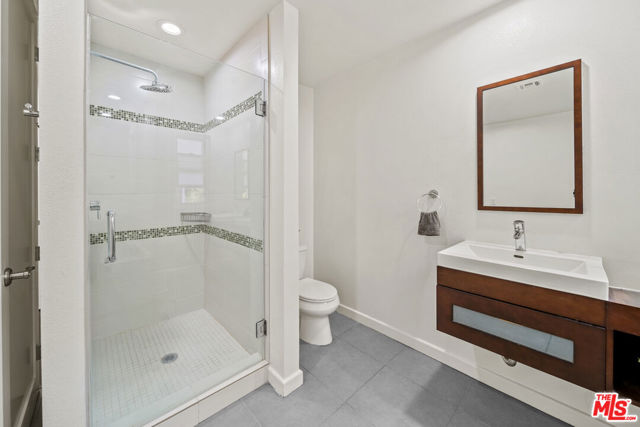 16755 Encino Hills Drive, Encino CA: https://media.crmls.org/mediaz/9c22e4d1-2be7-4e3e-9839-d2651f5cb739.jpg