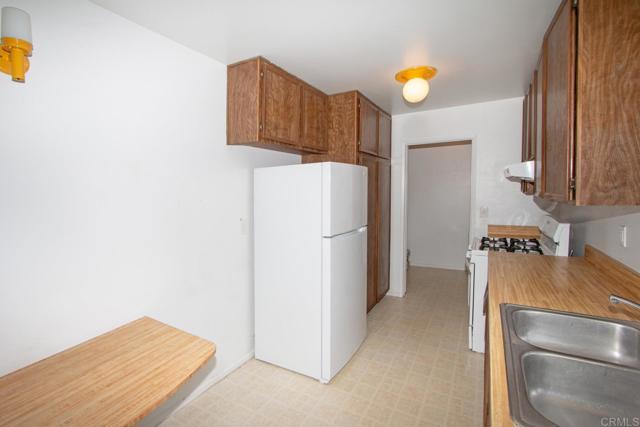 737 Nob Circle, Vista CA: https://media.crmls.org/mediaz/9c2381f2-6060-48e2-bf3e-b576392881e4.jpg