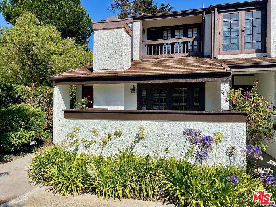 1586 Palisades Drive
