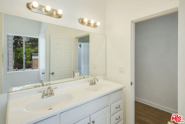 1827 W 24th Street, Los Angeles CA: https://media.crmls.org/mediaz/9c2467da-65bc-40bc-a4d7-3173127cc605.jpg