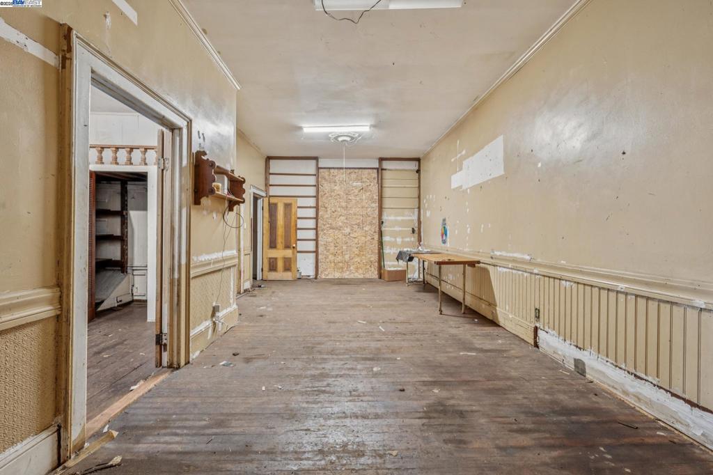 https://media.crmls.org/mediaz/9c24c6e6-9024-4cae-9c59-9a4356d4d552.jpg?preset=X-Large