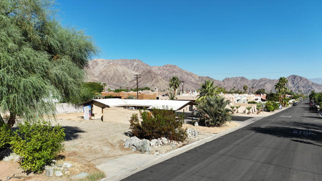 77643 Temecula, La Quinta CA: https://media.crmls.org/mediaz/9c250808-72cd-45f3-bea7-6069aba9bd1d.jpg