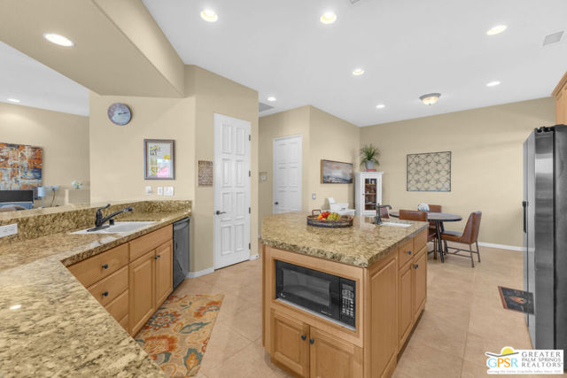 41728 Via Treviso, Palm Desert CA: https://media.crmls.org/mediaz/9c25ad9a-8833-4801-9484-19ae73fd5179.jpg