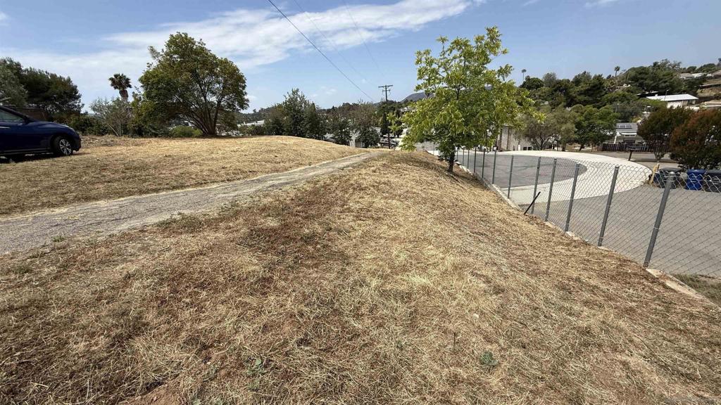 1565 Montiel Rd - photo 9