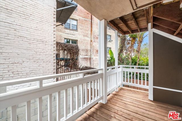 6612 Emmet Terrace, Los Angeles CA: https://media.crmls.org/mediaz/9c261ddf-440c-4459-9f27-5f7253dd5d10.jpg