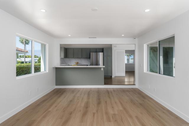 Detail Gallery Image 12 of 39 For 6653 Aranda Ave, La Jolla,  CA 92037 - 3 Beds | 2/1 Baths