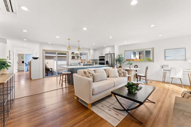 1154 Sapphire Street, San Diego CA: https://media.crmls.org/mediaz/9c26c18d-2bf3-4a9d-a274-0efca9249fc1.jpg