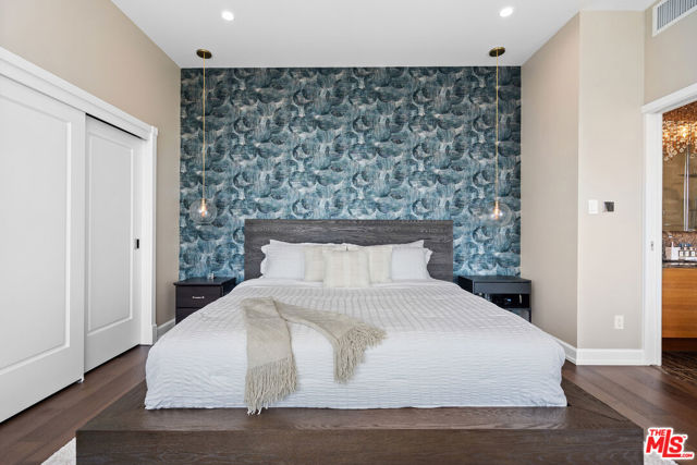 900 W Olympic Boulevard, Los Angeles CA: https://media.crmls.org/mediaz/9c26e25f-7d0b-4181-b80f-aec986423bbb.jpg