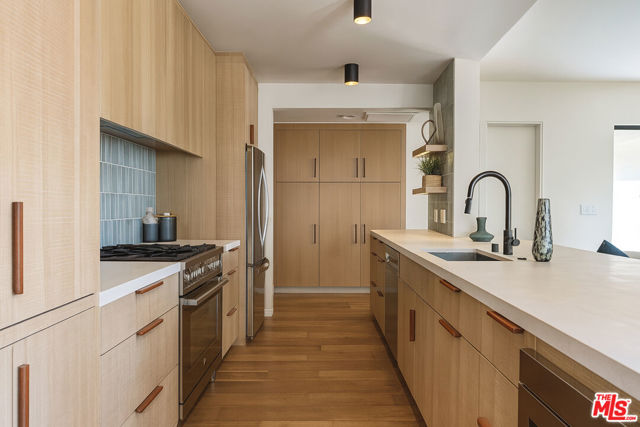 734 Esplanade, Redondo Beach, California 90277, 2 Bedrooms Bedrooms, ,2 BathroomsBathrooms,Residential,For Sale,Esplanade,25559139