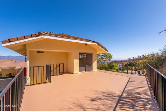 1140 San Clemente Way, Camarillo CA: https://media.crmls.org/mediaz/9c2719c5-badb-414f-8948-e5e5baf42d3b.jpg