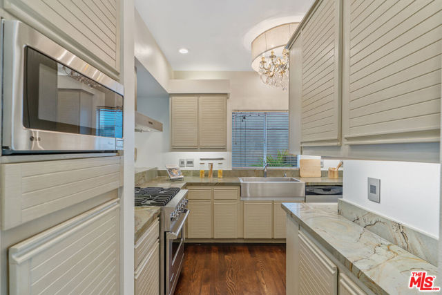2131 Griffith Park Boulevard, Los Angeles CA: https://media.crmls.org/mediaz/9c2724e6-f6ca-4d68-80e4-eb1245a37184.jpg