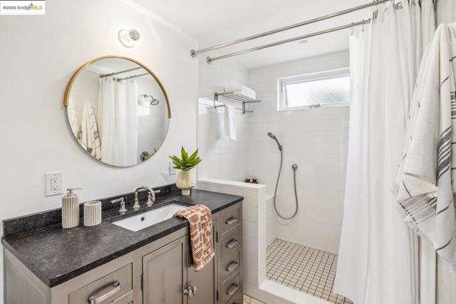 1334 Derby St, Berkeley CA: https://media.crmls.org/mediaz/9c274c13-a73c-482c-8c0b-1ea708c57701.jpg