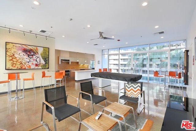 645 W 9th Street, Los Angeles CA: https://media.crmls.org/mediaz/9c275c2d-53c2-4818-8a15-3089b5e1fee1.jpg