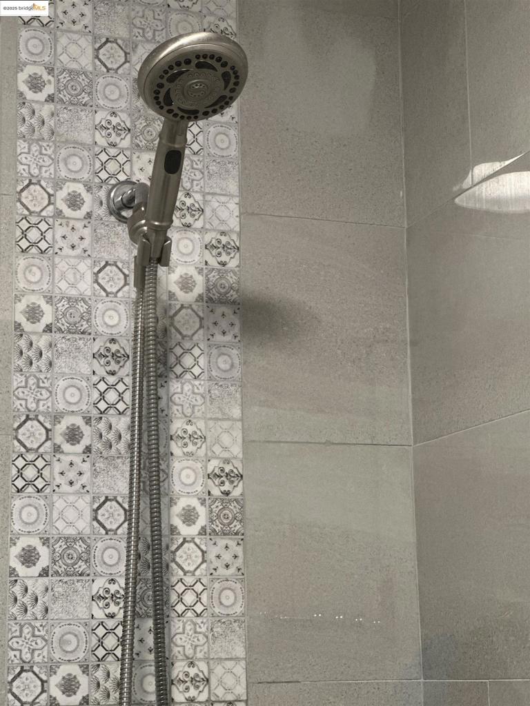 https://media.crmls.org/mediaz/9c2766a7-03db-45a0-93ee-6a39d0eea73c.jpg?preset=X-Large