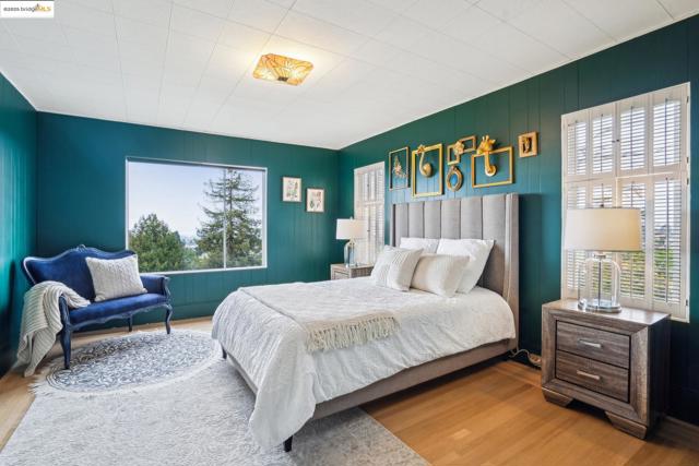 80 Oak Ridge Rd, Berkeley CA: https://media.crmls.org/mediaz/9c276e06-a10d-4ff8-8db8-60fbdff1a739.jpg