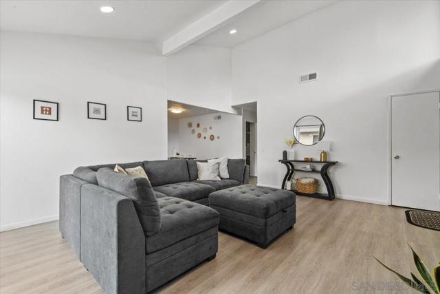 2305 Nueces Ln, Spring Valley CA: https://media.crmls.org/mediaz/9c27be10-da05-4503-991d-0ee31d0a35f2.jpg