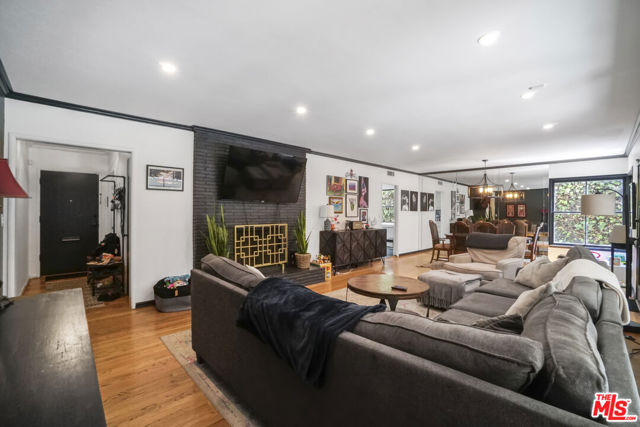 14202 Cantlay Street photo 7