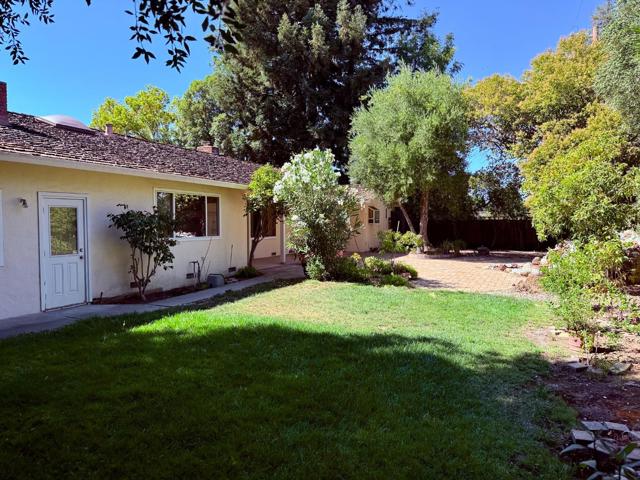 1389 Chelsea Drive, Los Altos CA: https://media.crmls.org/mediaz/9c289023-d55a-4406-bda1-915ec11636af.jpg