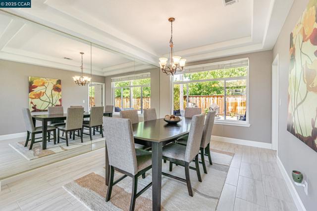1039 Rolling Woods Way, Concord CA: https://media.crmls.org/mediaz/9c289819-fd5b-4887-9b16-4db661d9cc3c.jpg