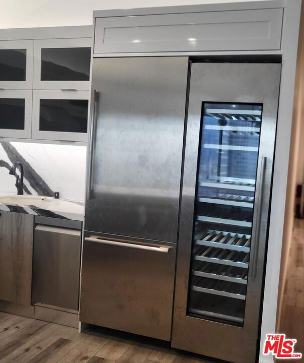 801 S Grand Avenue, Los Angeles CA: https://media.crmls.org/mediaz/9c2930de-e83e-4232-8e0c-1aba0882b3e5.jpg
