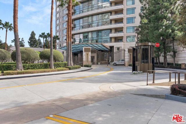 1 W Century Drive, Los Angeles CA: https://media.crmls.org/mediaz/9c295cb2-2939-4bad-aa19-ace247df873f.jpg