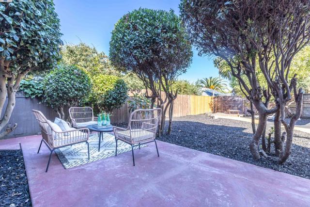 955 Virginia St, Berkeley CA: https://media.crmls.org/mediaz/9c2962fd-299c-450c-b4d2-fb03b1dc1417.jpg