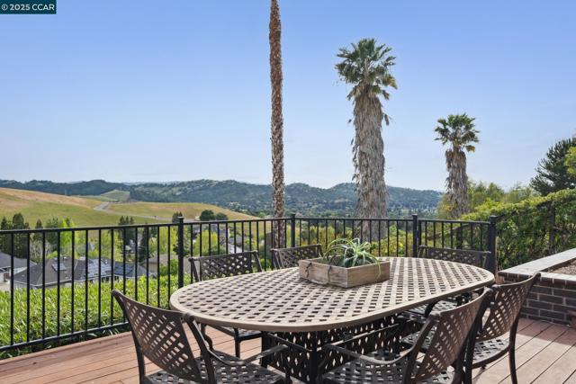 460 Silver Hollow Drive, Walnut Creek CA: https://media.crmls.org/mediaz/9c296d2f-6648-4b63-a224-010482458ab5.jpg