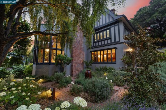 91 Tunnel Rd, Berkeley CA: https://media.crmls.org/mediaz/9c29cd4f-1b39-418b-a949-fa5269b9cf15.jpg