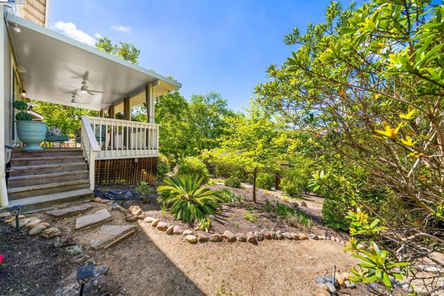484 El Pintado Rd, Danville CA: https://media.crmls.org/mediaz/9c29e50a-7e6c-4846-9f28-3e79eb6136f4.jpg