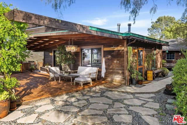 1551 Penny Road, Topanga CA: https://media.crmls.org/mediaz/9c29fd0b-f754-4730-8a56-4fe6c23333da.jpg