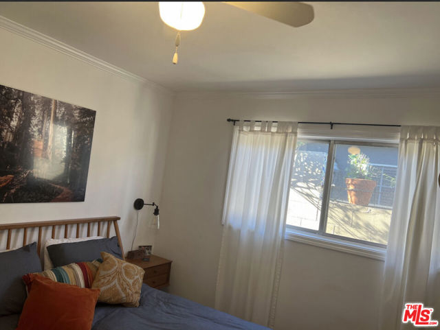 3125 Stanford Avenue, Venice CA: https://media.crmls.org/mediaz/9c2a4b29-7e29-49ff-9320-2198fa20d457.jpg