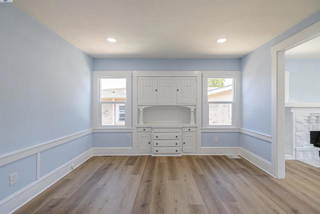 4015 SAN JUAN ST, Oakland CA: https://media.crmls.org/mediaz/9c2b6538-11db-4b4d-86ca-d0df352b4b59.jpg