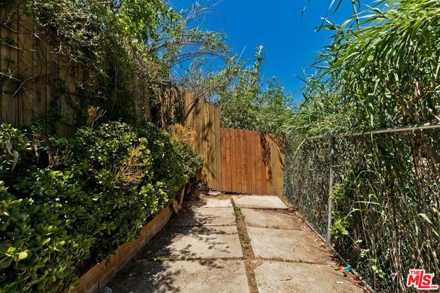 8305 Yuma Place, Los Angeles CA: https://media.crmls.org/mediaz/9c2c6f80-8dcf-4027-8aa2-b303ed500d17.jpg