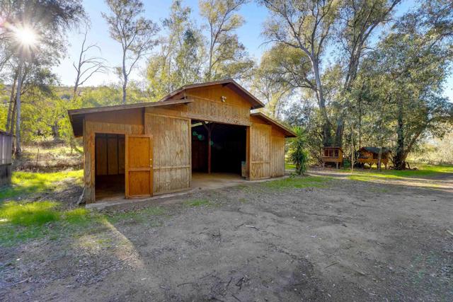 18408 Sweet Ln, Ramona CA: https://media.crmls.org/mediaz/9c2d3af5-a9a8-4fa9-9599-7372c1365020.jpg