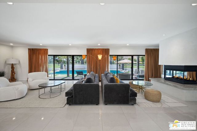 71183 Country Club Drive, Rancho Mirage CA: https://media.crmls.org/mediaz/9c2d8b01-130d-42f9-aefa-4889789d1768.jpg