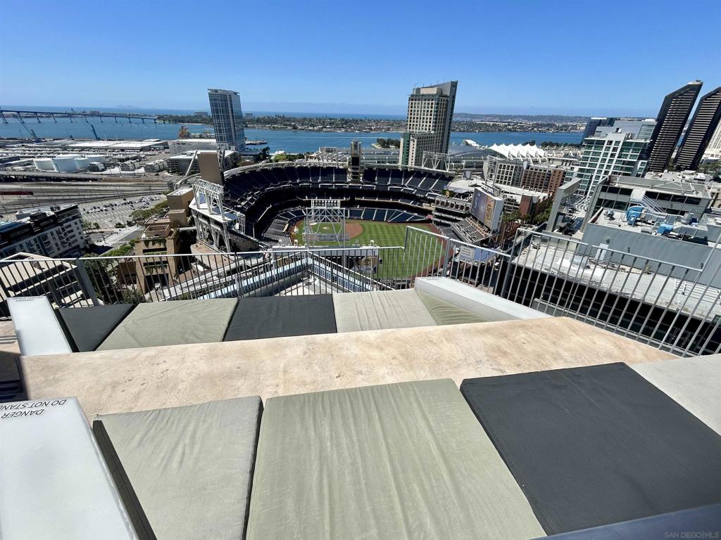 321 10th Ave - photo 3