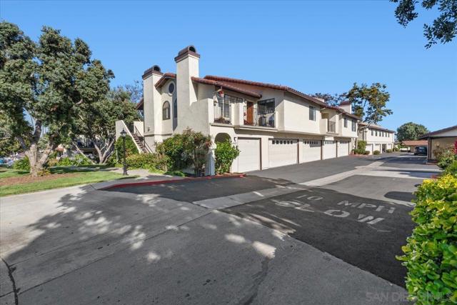 4145 Porte De Merano, San Diego CA: https://media.crmls.org/mediaz/9c2da647-ae0b-46e9-ae21-59fff85a4827.jpg