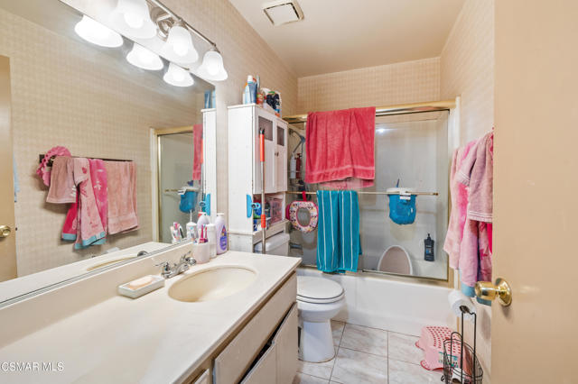 12521 Bradley Avenue, Sylmar CA: https://media.crmls.org/mediaz/9c2e199f-024c-4f50-9e43-46c524c0c24d.jpg