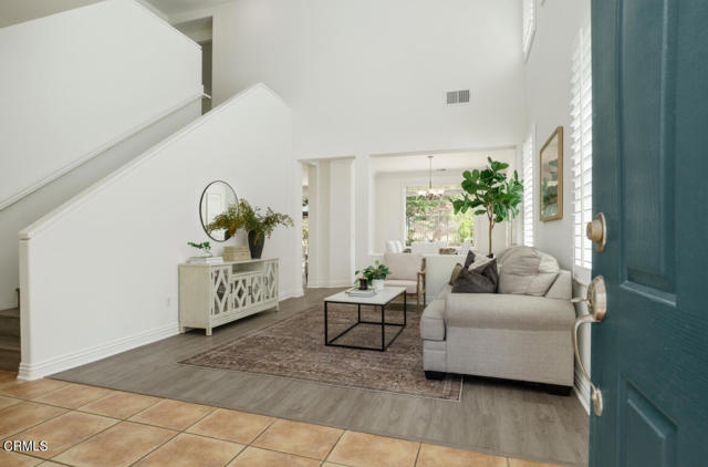 570 Shadow Lane, Simi Valley CA: https://media.crmls.org/mediaz/9c2e6605-d45f-4eca-80cf-42bf8c26e4c2.jpg