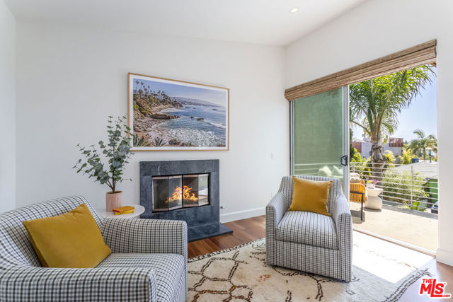 2336 Boone Avenue, Venice CA: https://media.crmls.org/mediaz/9c2ec2a3-0220-4cd4-8de7-d4af190bbd96.jpg